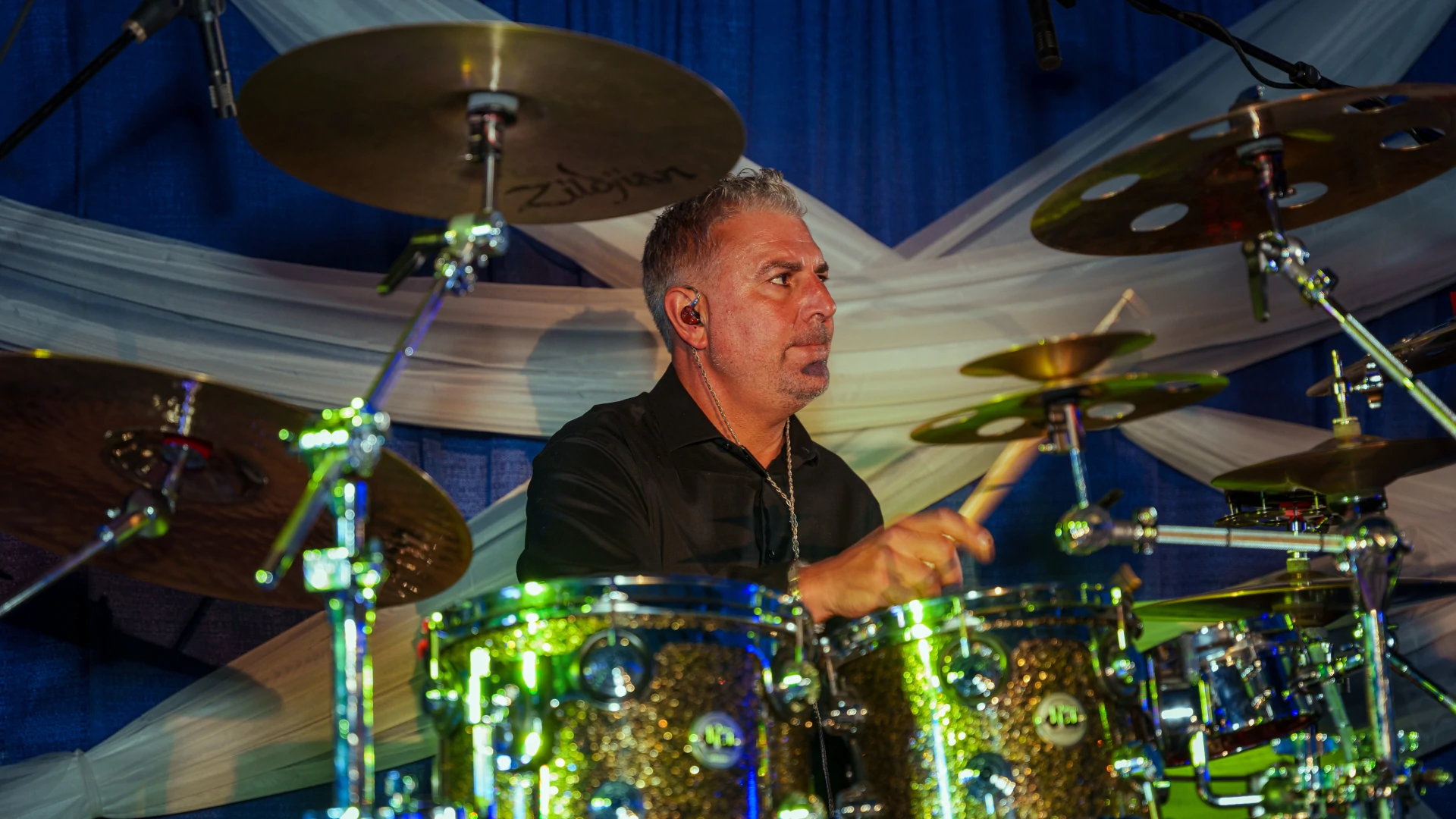 Antonios Vatousios on keyboards with Orfeas Band